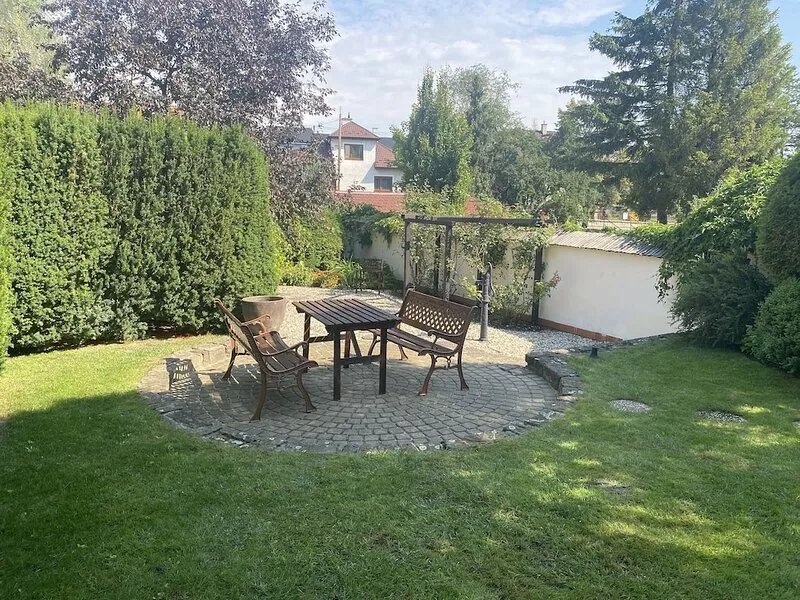 With a view of the mountains, cool central location, very easily accessible