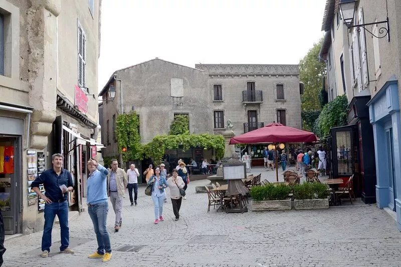 Luxury renovated farmhouse in quiet village with private pool and parking. Wi-Fi