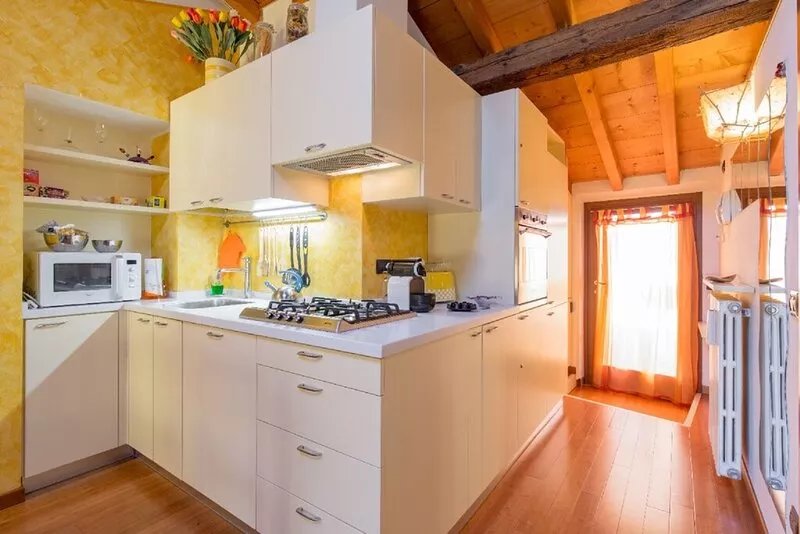 fully equipped studio located just a stone's throw from Ponte Pietra