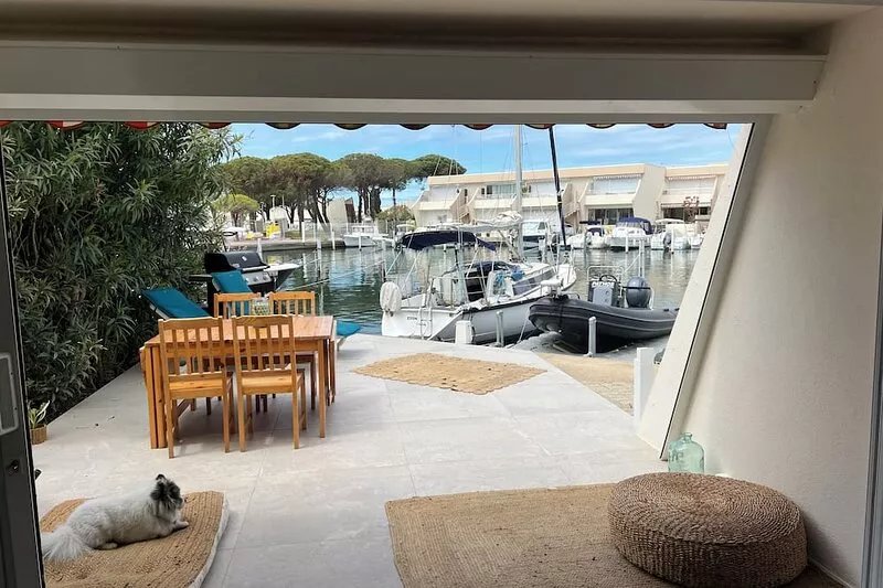 Marina 2 rooms 6 pers, feet in the water, Port Camargue 5 minutes beach!