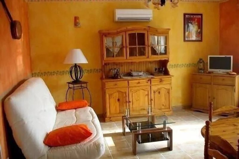 The enclosure of cicadas cottage located in the Pearl of Comtat in Pernes Les
