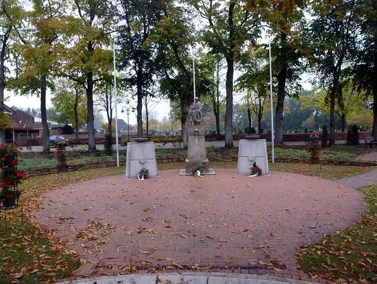 Ehrendenkmal der Gefallenen und Vermisten der zwei Weltkriege.