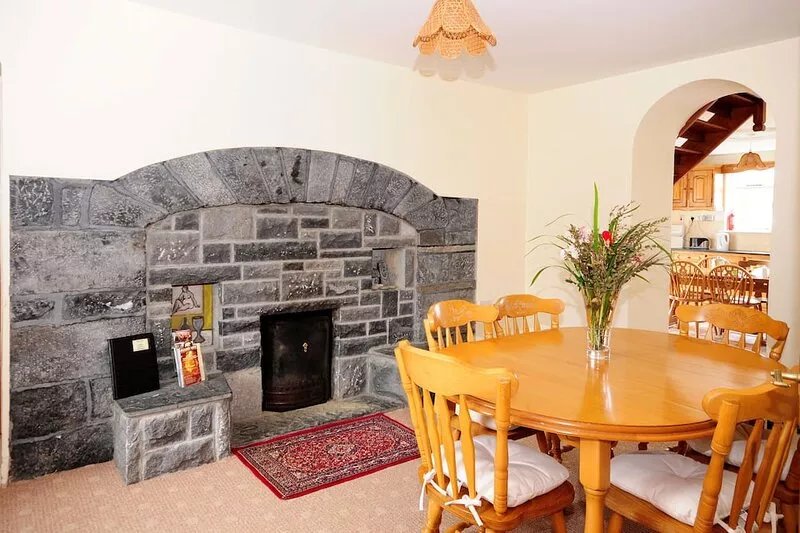 Fanore Holiday Cottages, Traditional Farmhouse on the Wild Atlantic Way