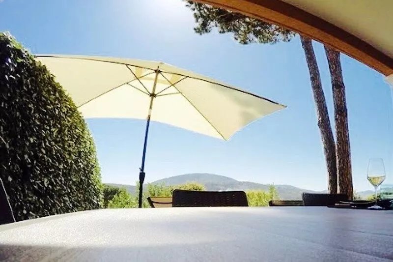 Large 45m2 south-facing apartment with beautiful terrace, enclosed garden