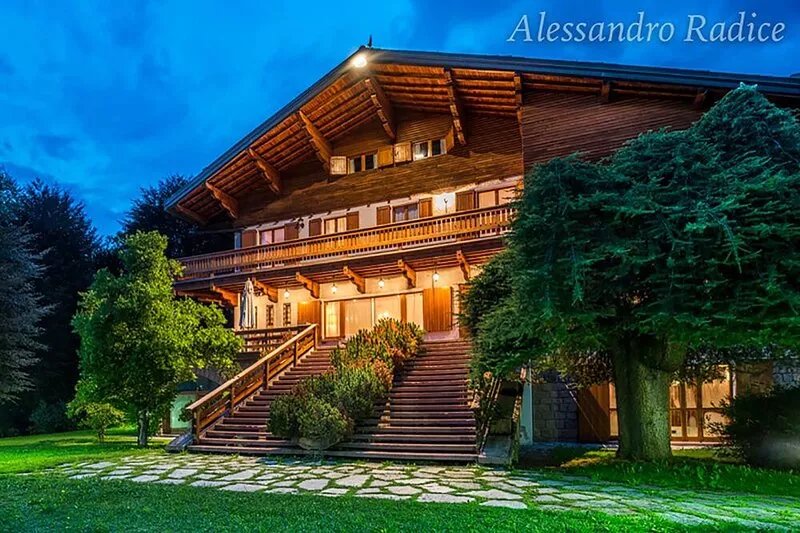 Villa Meridiana Luxury Chalet with large park and indoor pool