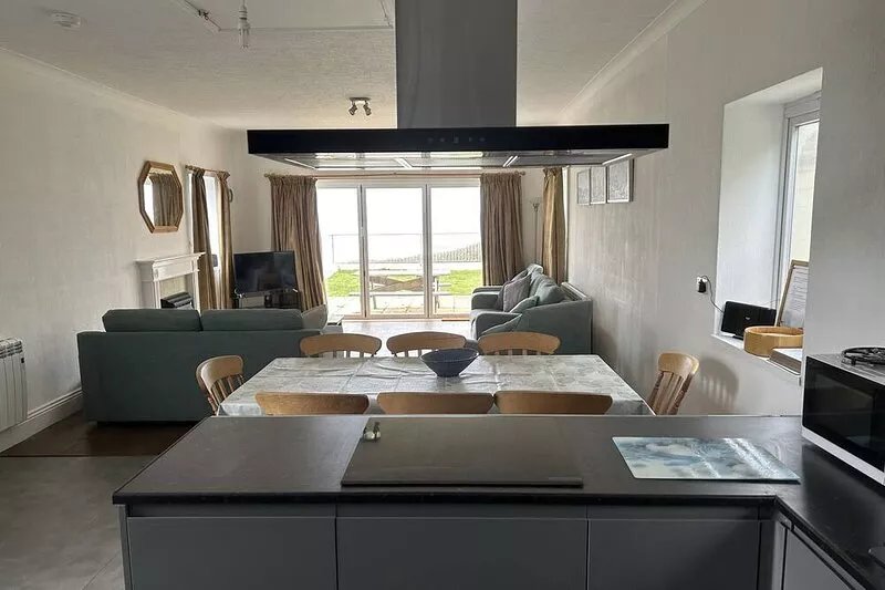 TRELEIGH, family friendly, country holiday cottage in Hayle