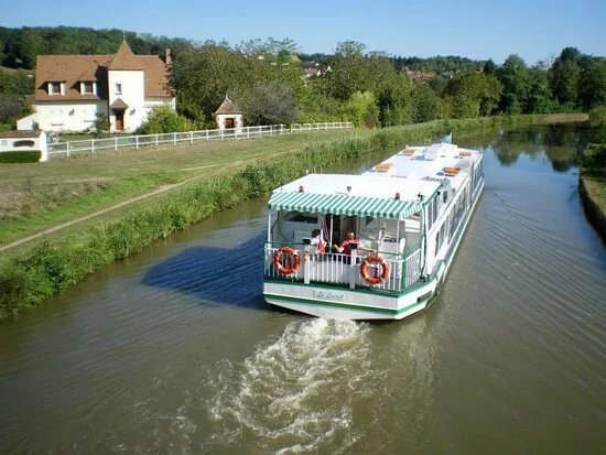 Les Bateaux Touristiques