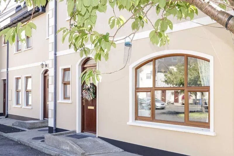OWEN TUCKER VIEW HOUSE, pet friendly in Ardara, County Donegal