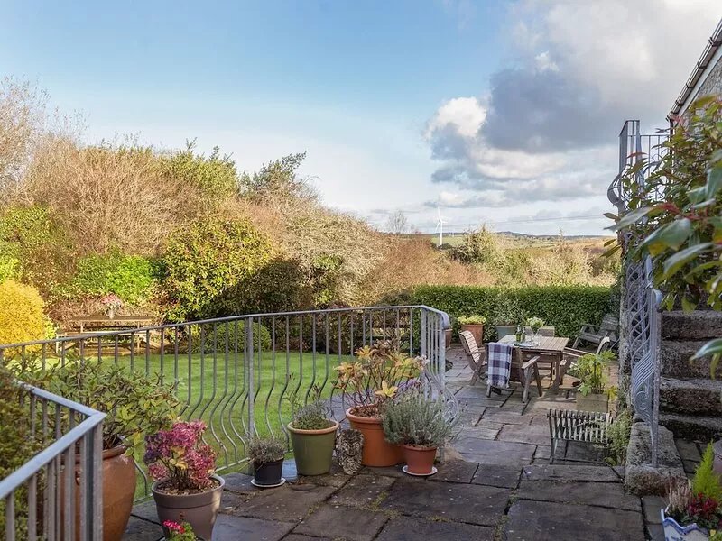 THE BARN AT LITTLE RESUGGA, family friendly in St. Austell