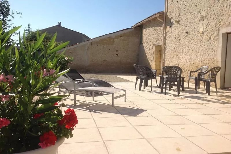 Traditional Charentaise house with safe heated swimming pool for  children.