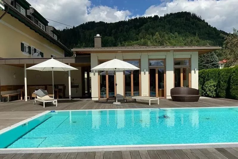 Country house with beautiful garden, pool and leisure facilities for up to 12