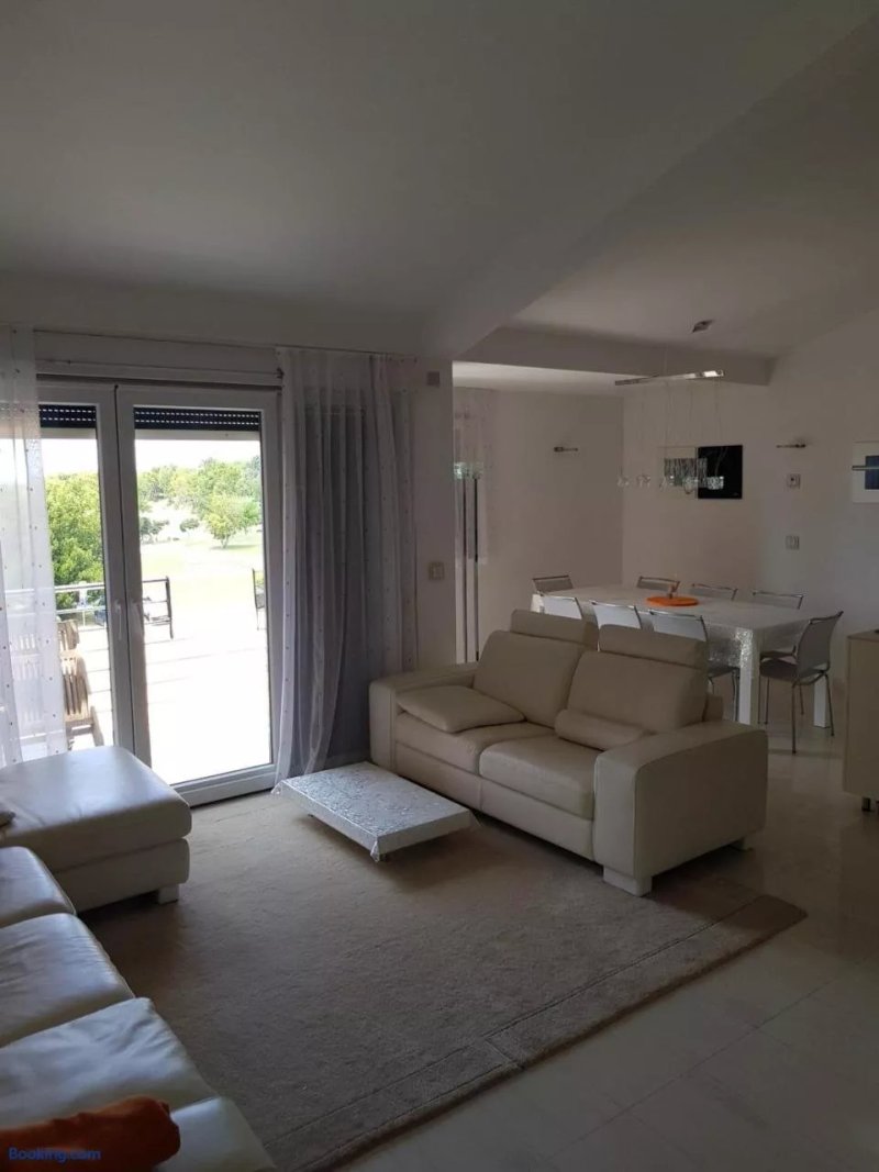 Apartments Fontana Zambratija