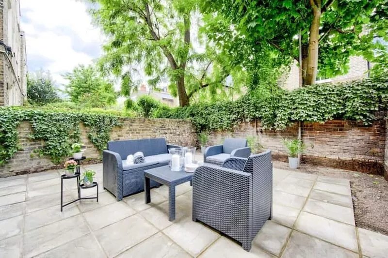 Stunning two bed Garden Apartment in Central London