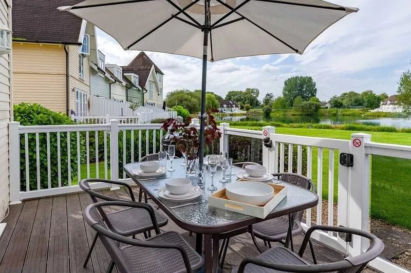 A new england lakeside lodge that sleeps 6 guests  in 3 bedrooms