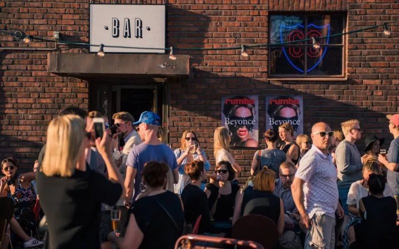 B-Side Bar