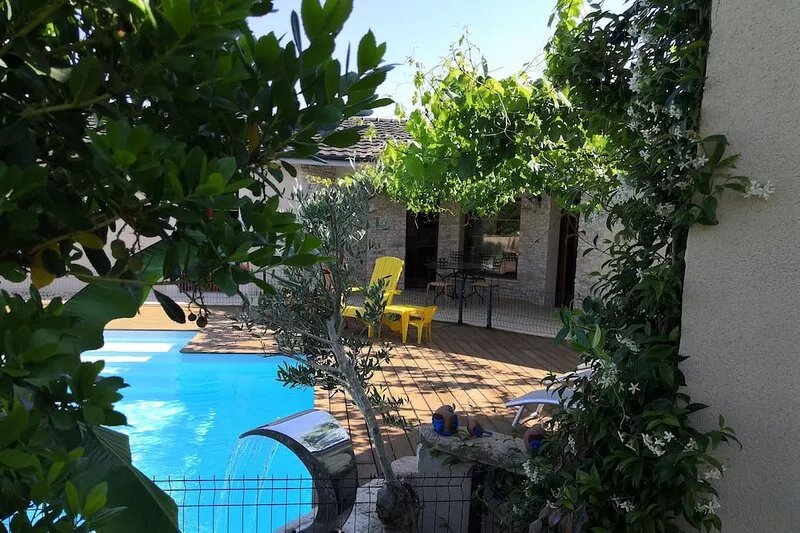 Villa de Type F5 Avec Piscine Privée et à 1,5 km du Parc de Pombonne