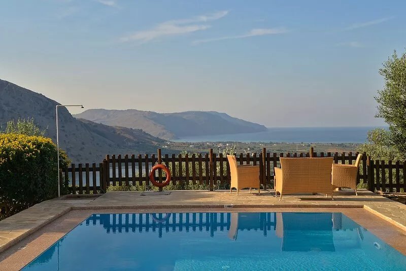 A Villa With Wonderful View Of Kournas Lake, Georgioupolis And The Sea
