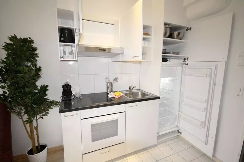ZH Inler - Stauffacher HITrental Apartment