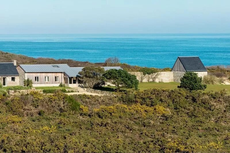Kerguinic dot FR, for families or friends, exceptional location, 180° sea view.