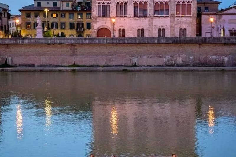 Pisa Art Apartment - renovated, air conditioned, historic center, sleeps 4
