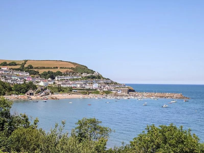 CWTSH CRAGEN, pet friendly, character holiday cottage in New Quay
