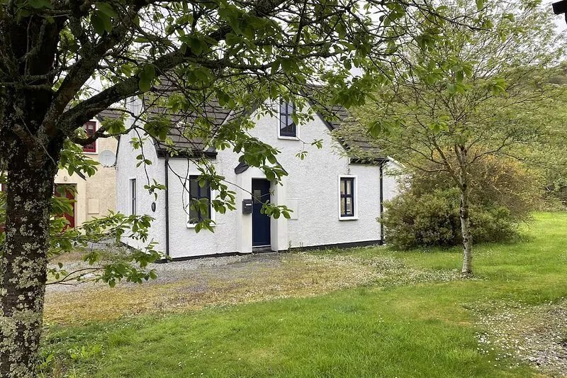 Cottage 466 - Clifden - sleeps 5 guests  in 3 bedrooms