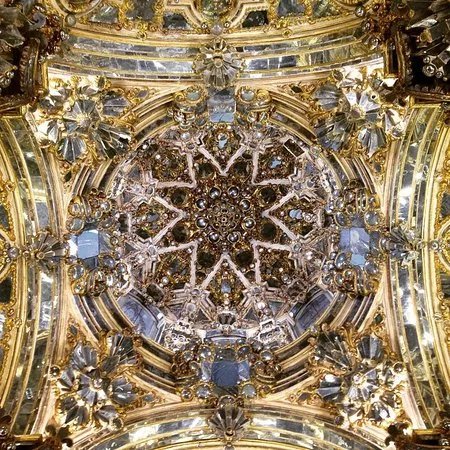 Camarin de Nuestra Senora del Rosario Coronada