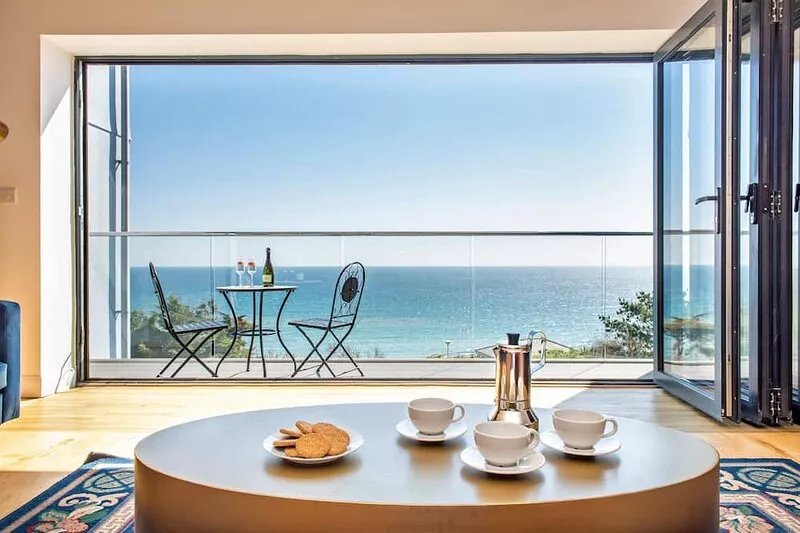 Fulmar - Beachside House with Terrace Hot Tub & Fantastic Views