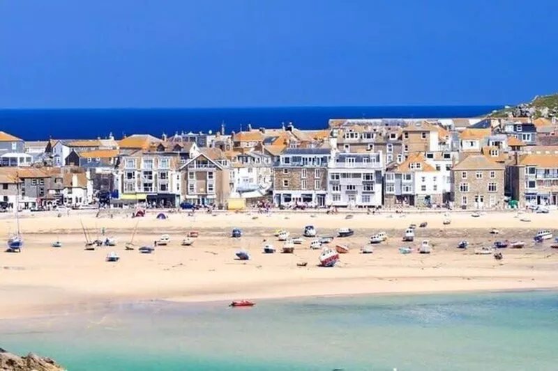 Modern House nr Gwithian Beach & St Ives