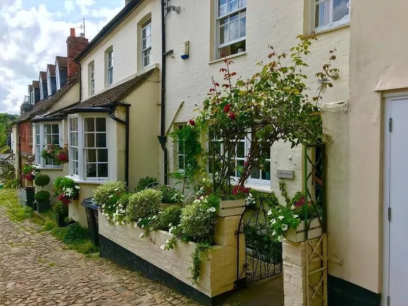 Beautiful 17th Century Coach House