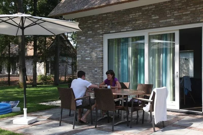 Thatched villa with two bathrooms, at 8 km. from Hoogeveen