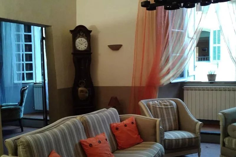 APARTMENT OF CHARACTER 120M2 IN ANCIENT CASTLE FEODAL