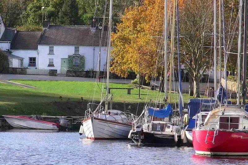 Lakeside Luxury, Old World Charm - Free Fast WiFi 500mbs