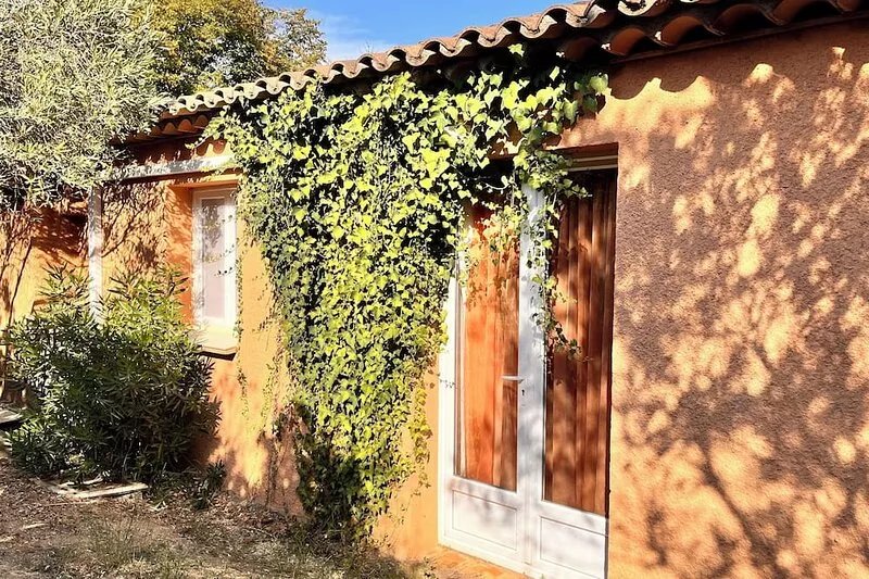 Family villa with pool and garden 5 mn walking from the village Plan-De-La-Tour