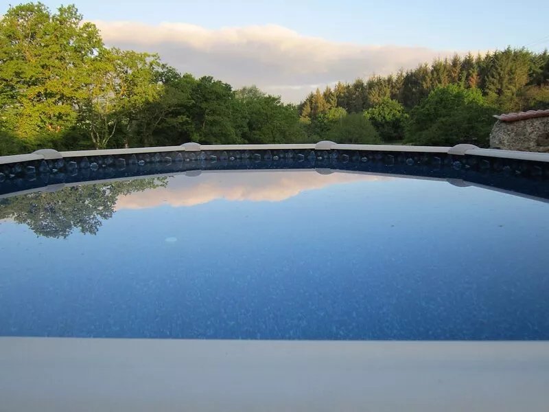 Spacious Cottage, Private Pool, Barbeque, Gardens and Patio, WIFI, TV