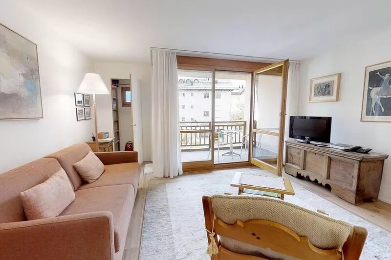 Sunny and quiet 2½-room apartment on the first floor, 64 m2, facing south-west.