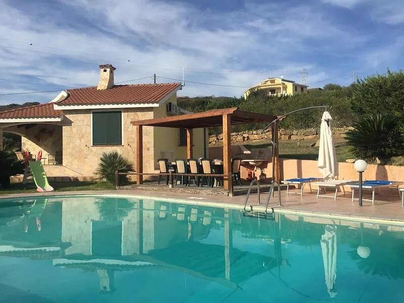 Villa La Rocada, 13 metres swimming pool with jacuzzi, garden, kids play area