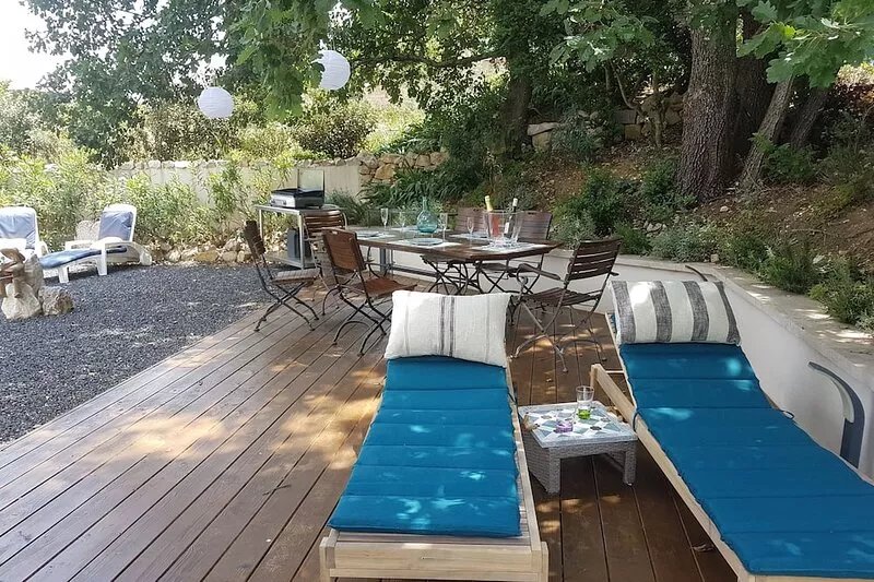 VILLA PRIVEE , CLIM ,PISCINE CHAUFFEE ,2VELOS ELEC , BORNE ELEC. grat .BELVEZET