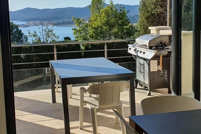 450m from beaches and Lavandou center: 5bed luxury villa, air conditioning