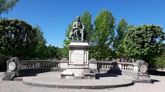 Monument a Louis Pasteur