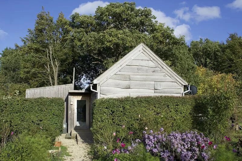 Contemporary rural cabin in the Cotswolds