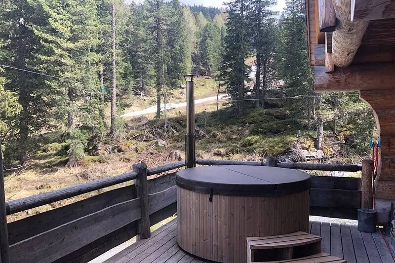 Directly on the slopes/hiking trails, sauna & hot tub, mountain view
