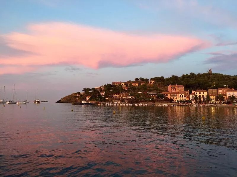 Just renovated , small, delicate , 3 min walk for morning swim
