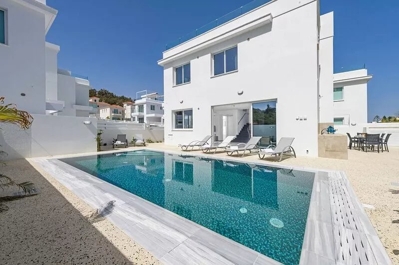 Green Bay Villa #15 - A super luxurious holiday home