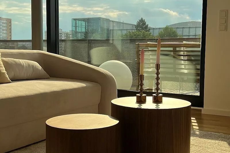 Modern apartment with a generous 100 square meters in Dresden's old town.