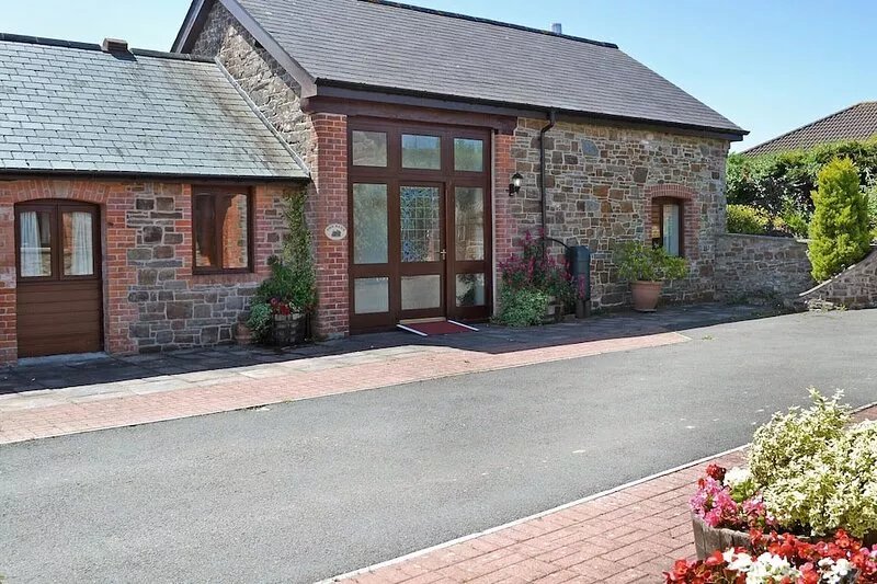 This property is ideally located to tour north Devon with beaches and lots of