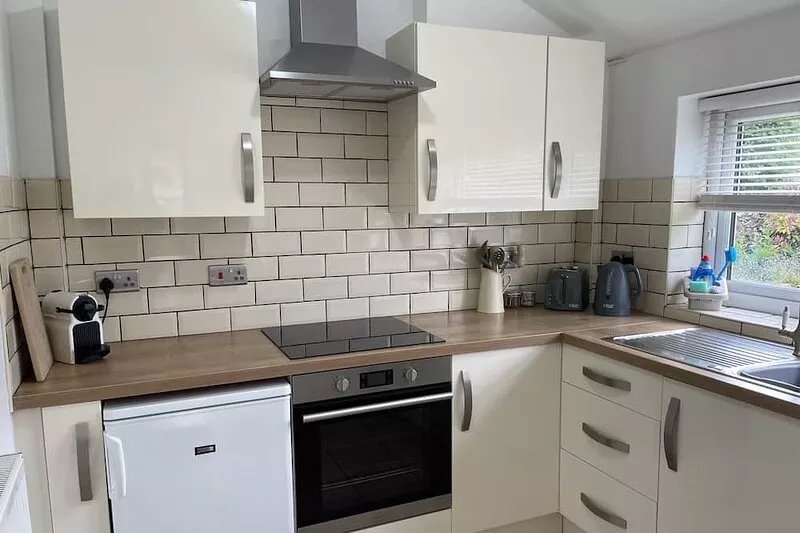 Characterful , pet friendly cottage ,sleeps 4 ,stunning views ,village location.