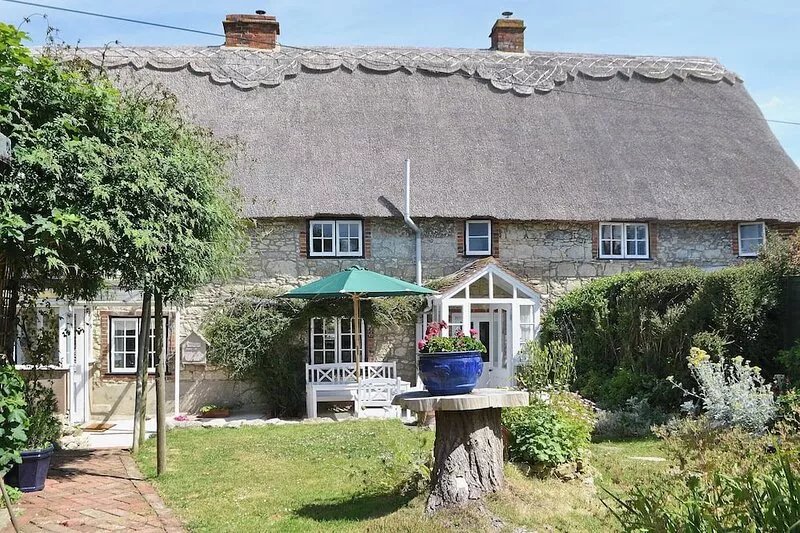 2 bedroom accommodation in Wellow, near Yarmouth