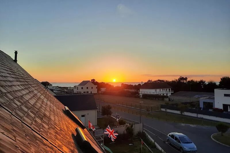 La Rose des Vents" duplex apartment with sea view and Arromanches pontoons