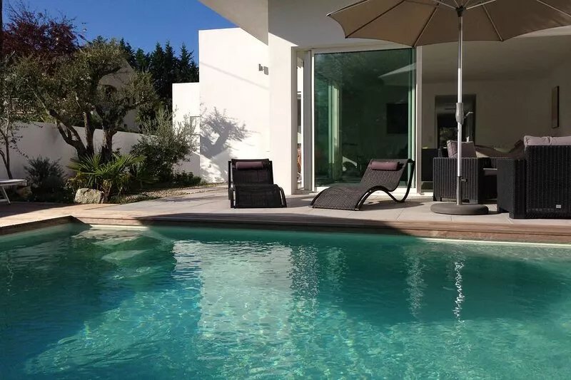 New architect house, quiet with heated pool